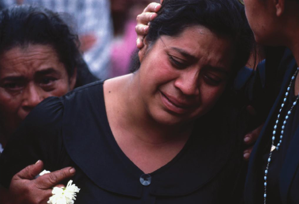 03_Mercedes_de_Gómez_Viuda_de_Héctor_Gómez_Calito_en_una_manifestación_en_Guatemala_Ciudad en el año 1985_JMS